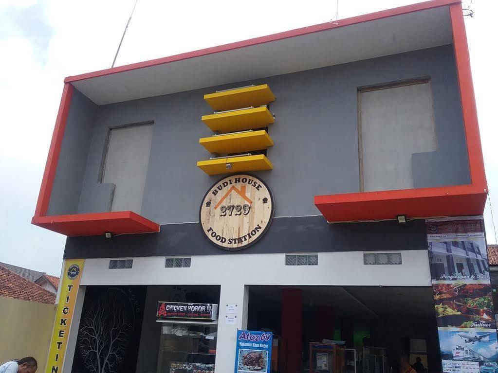 Budi House & Food Station Bandung Exterior photo