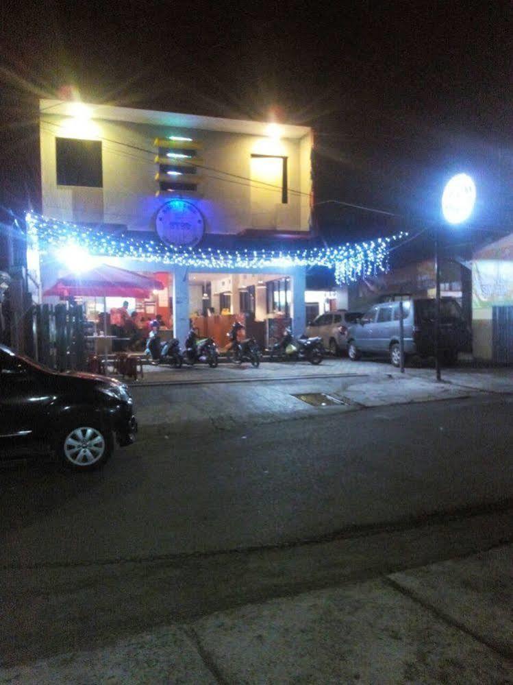 Budi House & Food Station Bandung Exterior photo